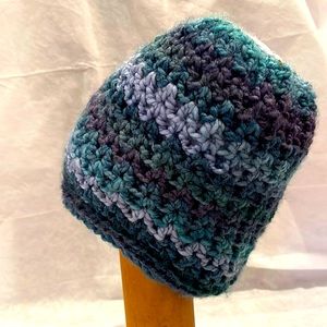 Handmade knit beanie with ponytail hole
